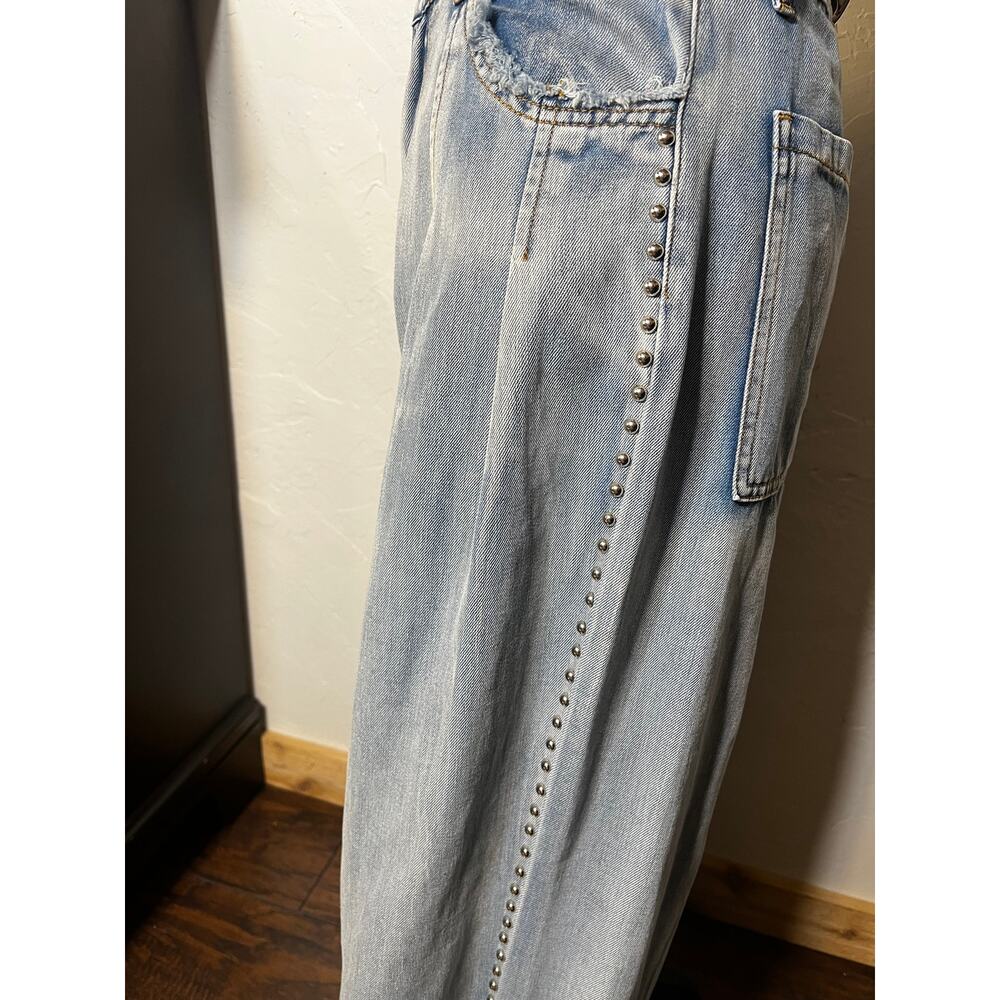 POL Wide Leg Pleated Jeans BOHO Light Wash With Studs Women's Size L - Picture 3 of 11